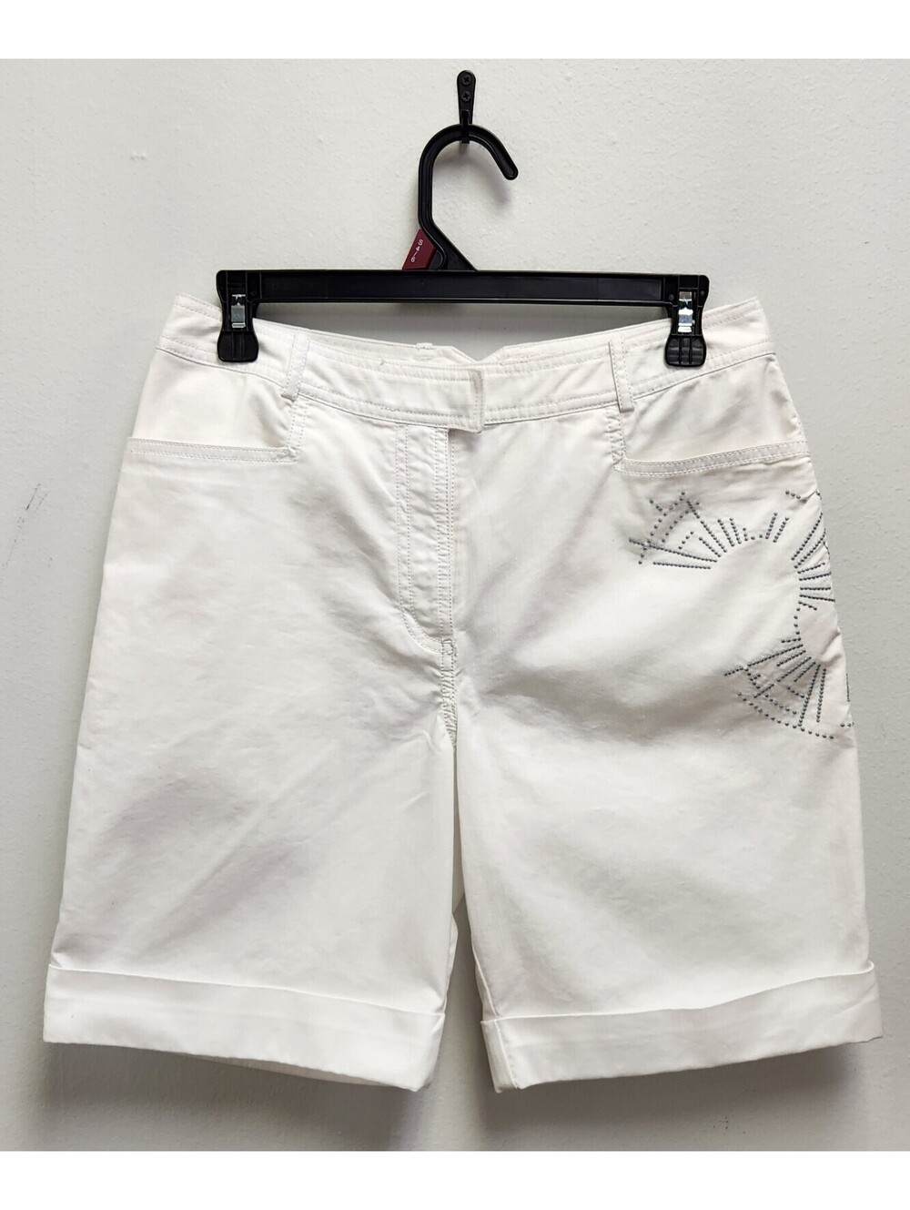 Nike Golf Women's Size 6 White Studded Sunburst Bermuda Shorts Fit Dry Cuffed